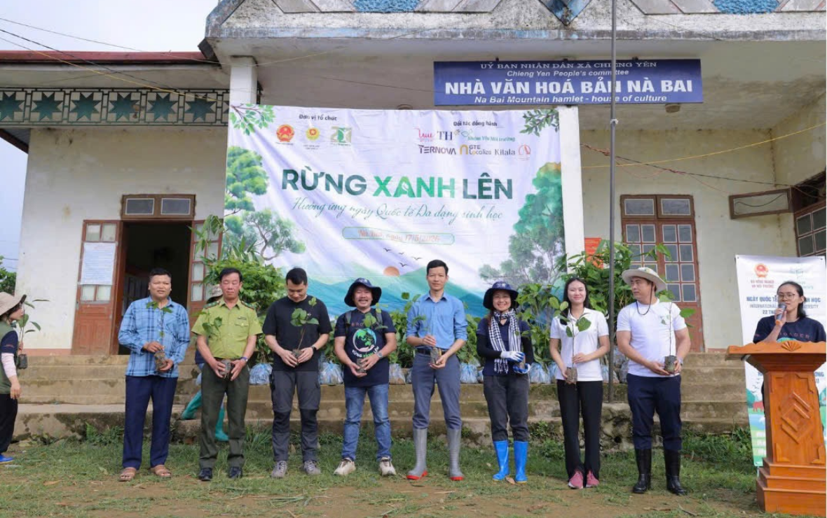 VSF joins hands to plant 6,000 native trees, spreading the “Greening Forest” journey in Ba Nai Village, Son La Province